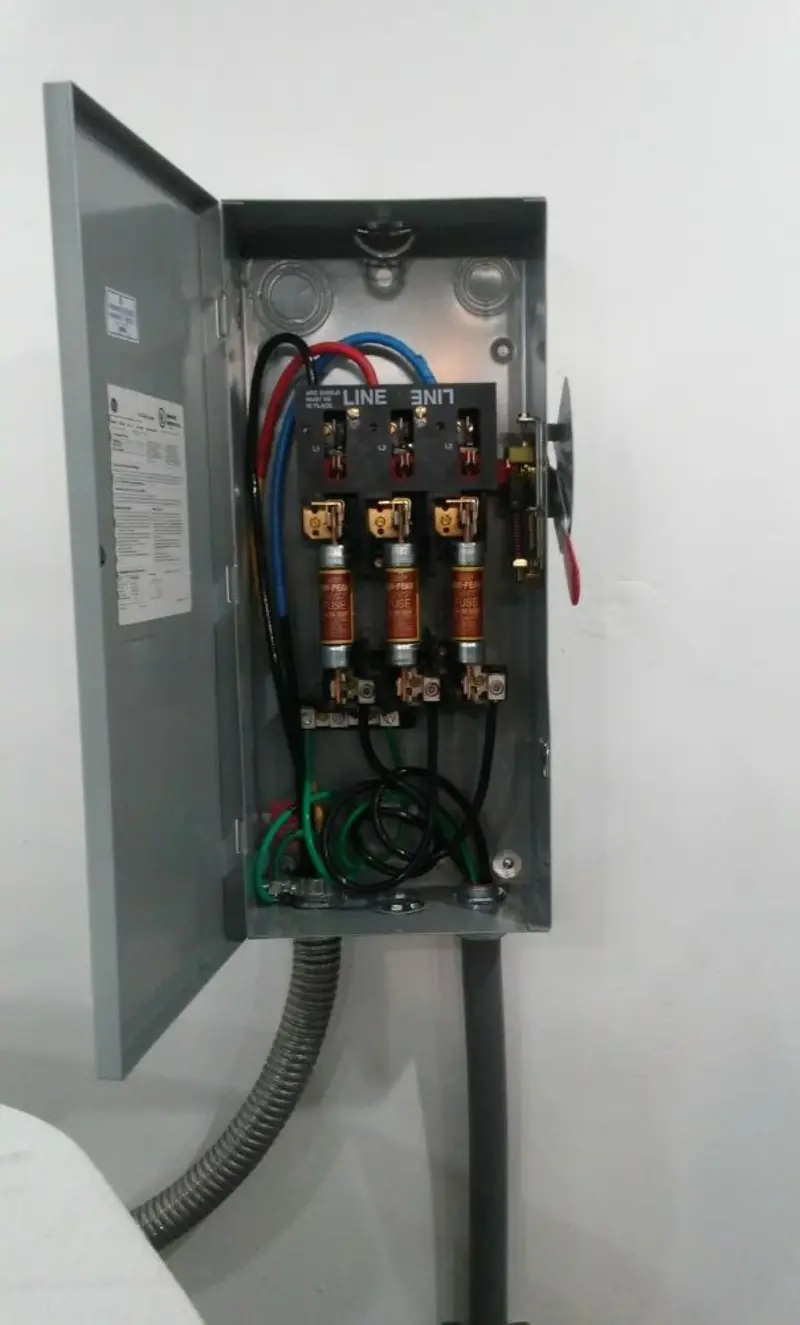 Three-phase disconnect switch installed for Smoke Detector Installation in Tyro